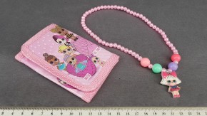 Набор CH-4596 состоит из кошелька на липучке с отделением на молнии и ожерелье с фигуркой